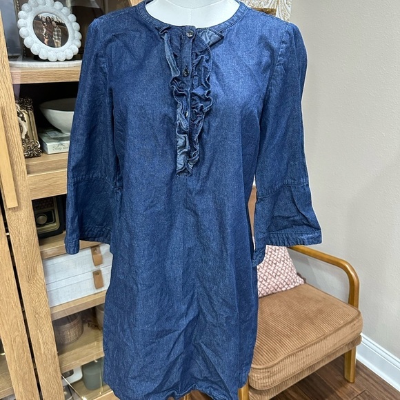 Draper James Dresses & Skirts - Draper James Blue Denim Ruffle Blouse size 6